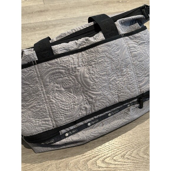 LeSportsac Weekender Overnight Gym Bag Medium Gray Duffle Bag - Picture 3 of 9